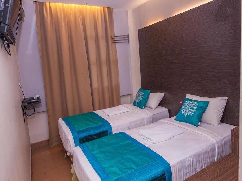 Oyo Rooms Center Point Mall Kota Kinabalu Exterior foto